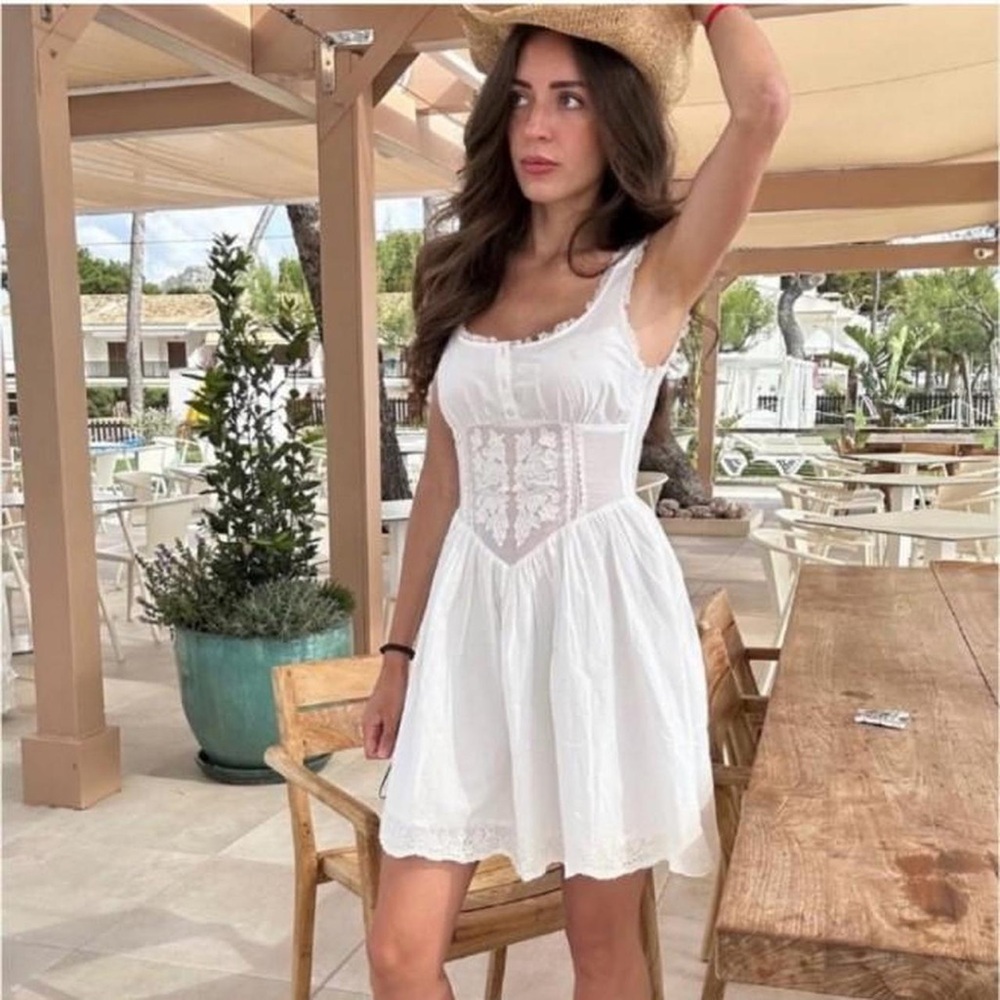 LACE EMBROIDERED MINI DRESS